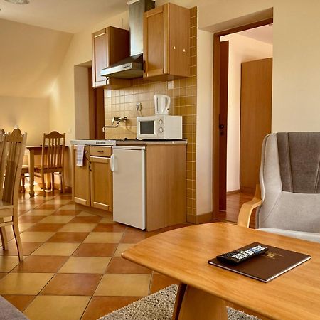 Het Vezer Apartmanhotel Komarom Luaran gambar