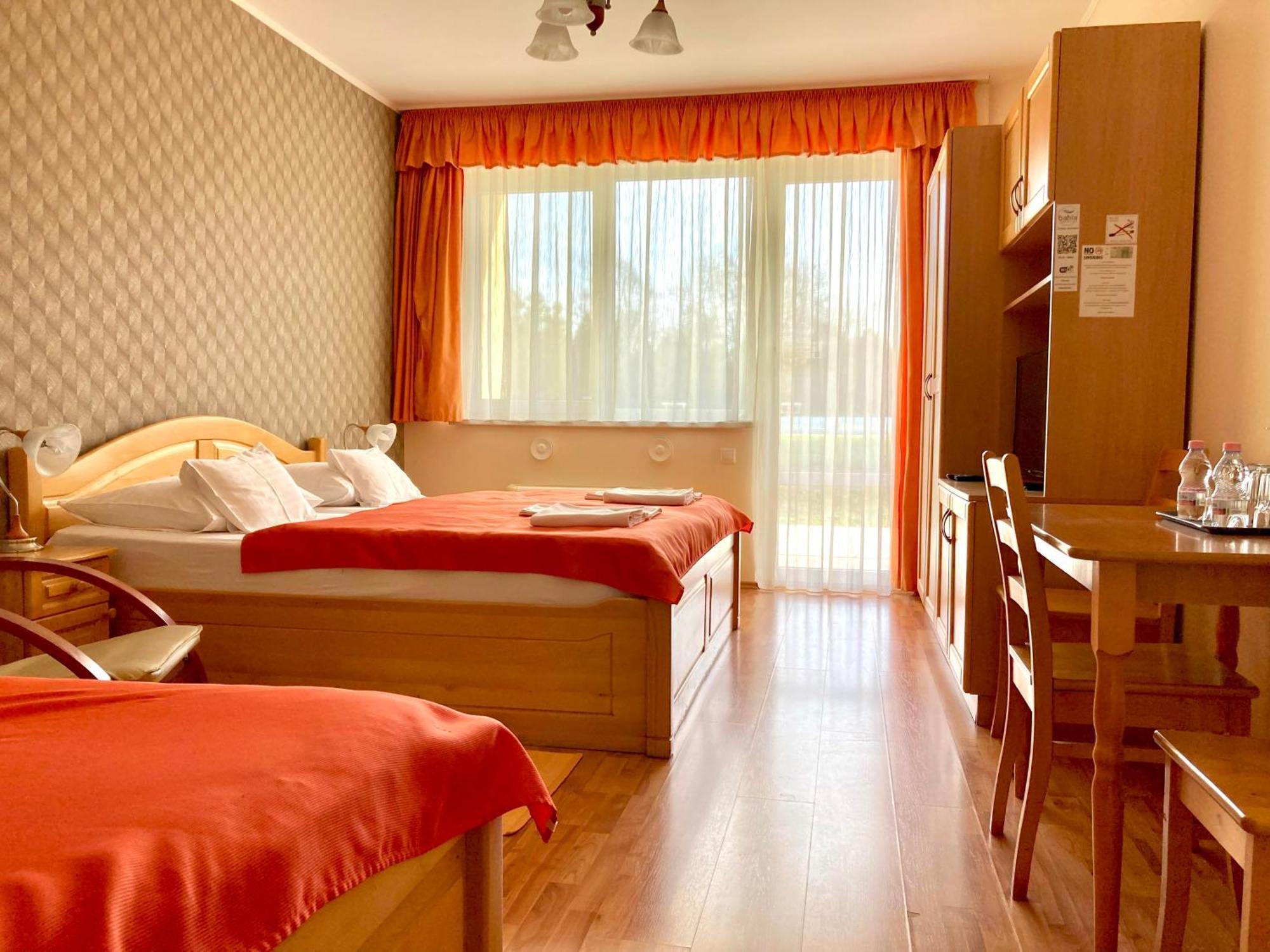 Het Vezer Apartmanhotel Komarom Luaran gambar