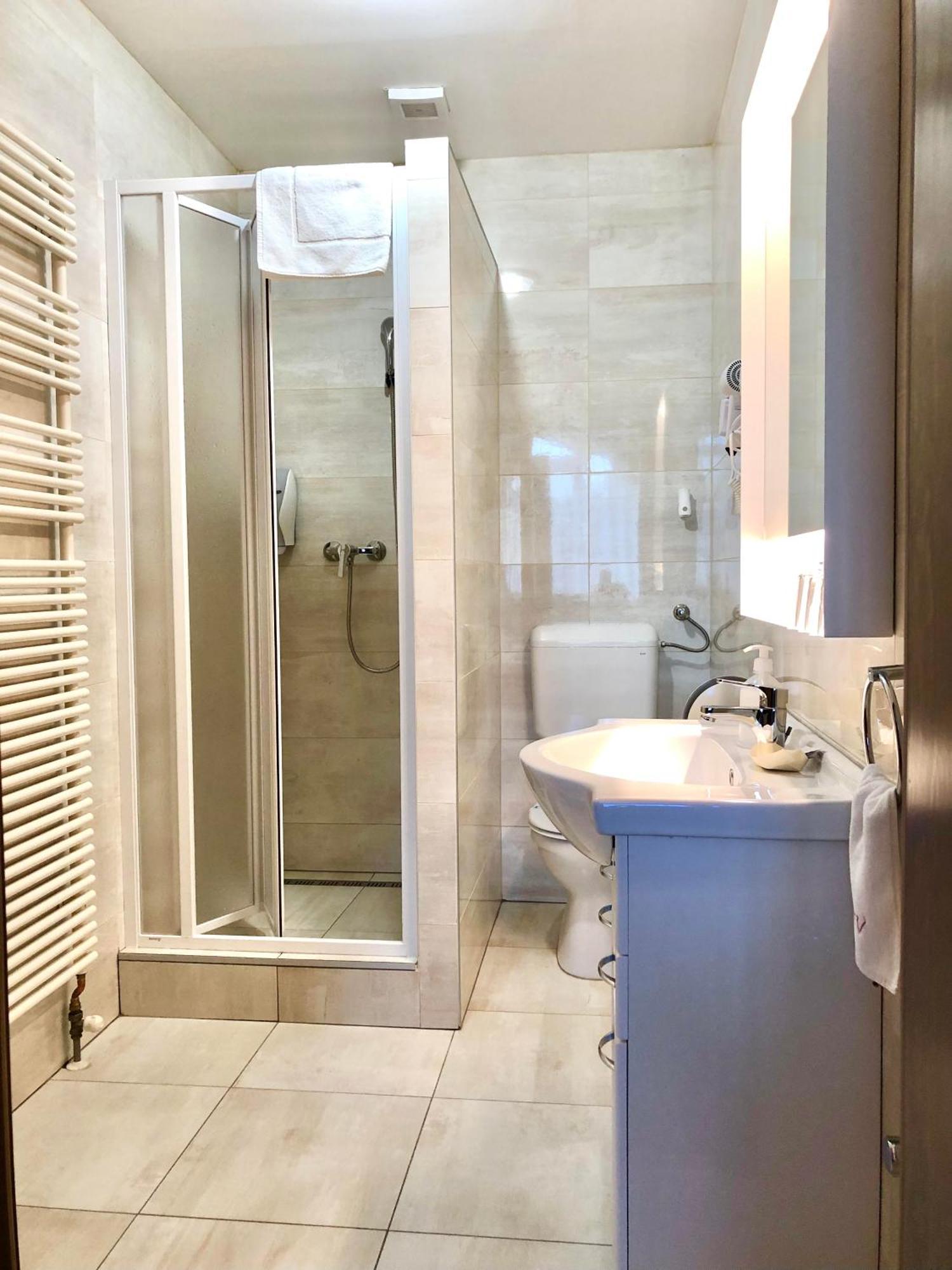 Het Vezer Apartmanhotel Komarom Luaran gambar