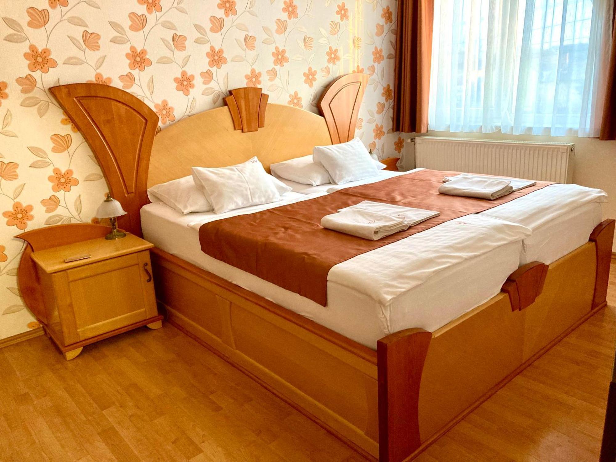 Het Vezer Apartmanhotel Komarom Luaran gambar